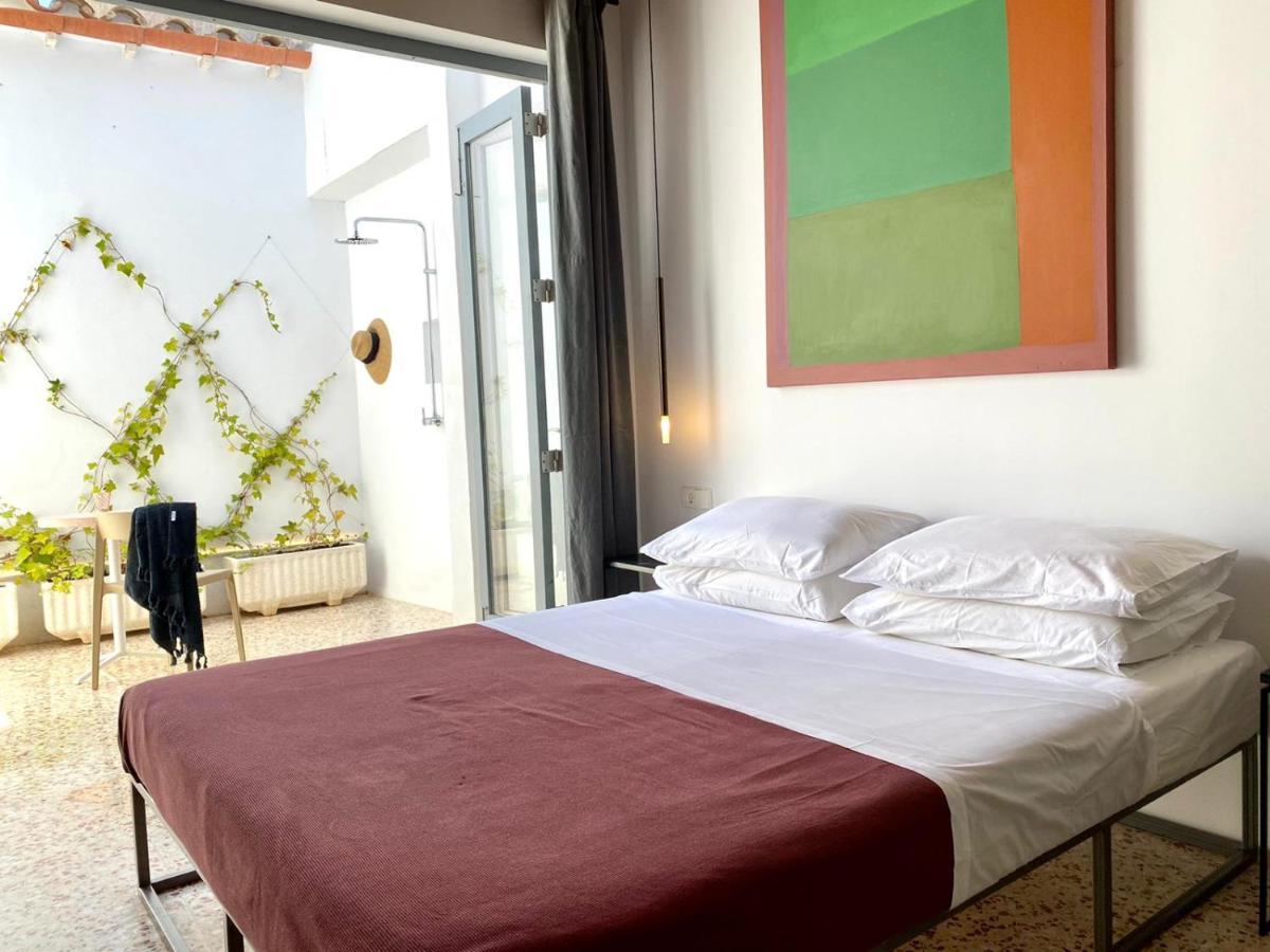 Fragile Hotel Ciutadella  Bagian luar foto