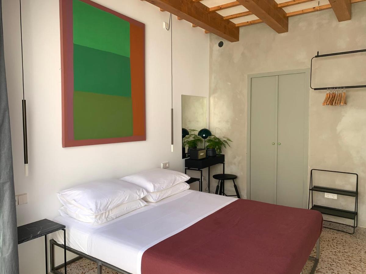 Fragile Hotel Ciutadella  Bagian luar foto