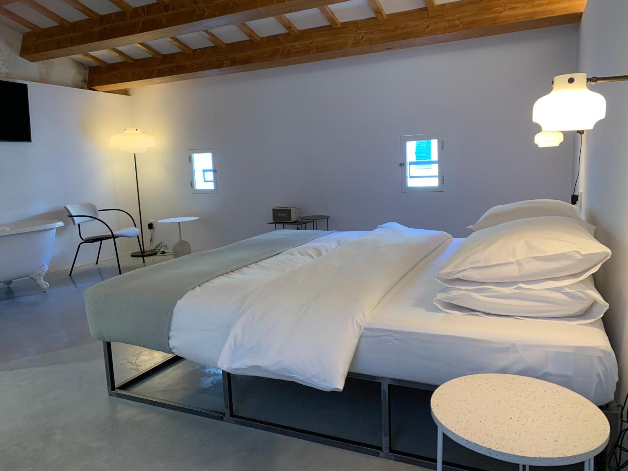 Fragile Hotel Ciutadella  Bagian luar foto